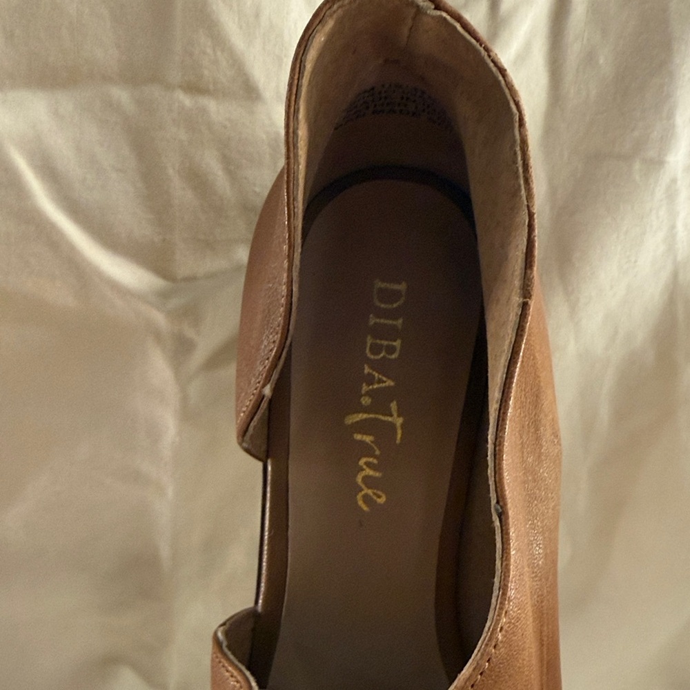 Women's Tan Leather Cutout Slip-On Loafer — Versatile Everyday Flat - Picture 2 of 4
